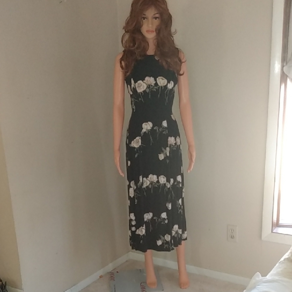 Elegant Gray and Cream Sleeveless Sheath Midi Dress